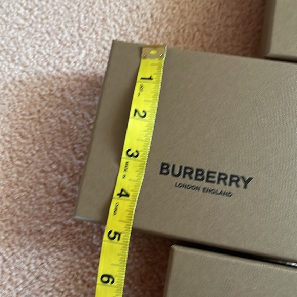 (4) Burberry boxes brand 2 sizes 100% Authentic - Picture 10 of 14